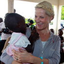 Crown Princess Mette-Marit meets Trinity (20 months) at the local health clinic (Photo: Lise Åserud / Scanpix)